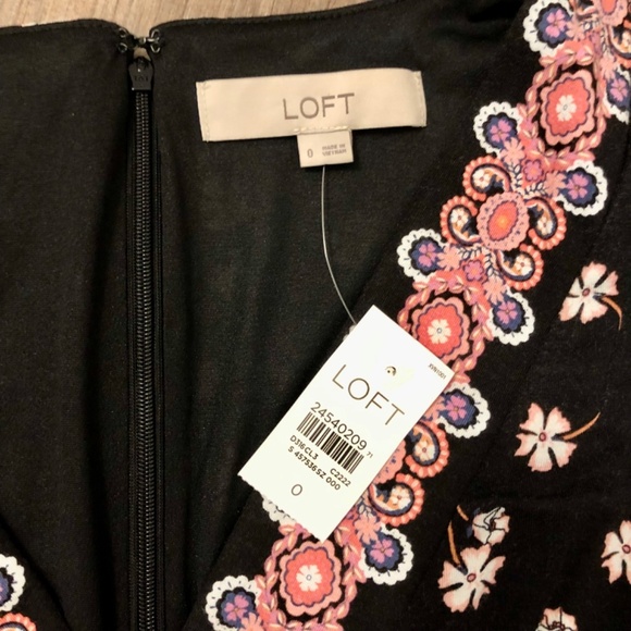 NWT Ann Taylor Loft black v neck floral border flare dress size 0 - Picture 4 of 6